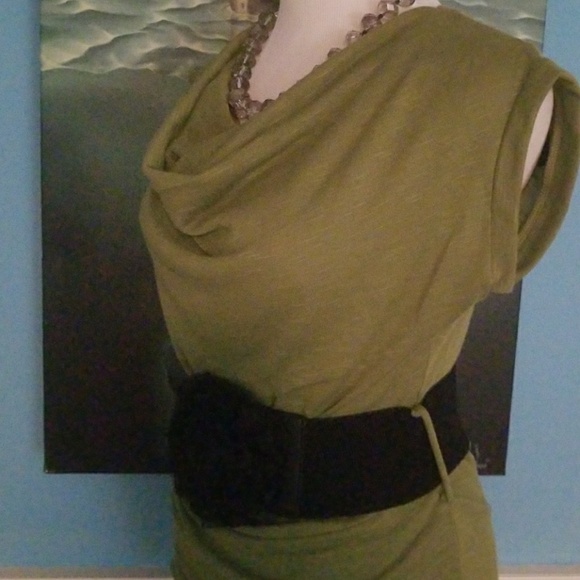 Classy and versatile belted top. Green. Small. - Picture 3 of 4